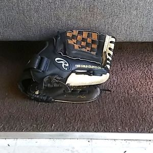 Baseball glove tball